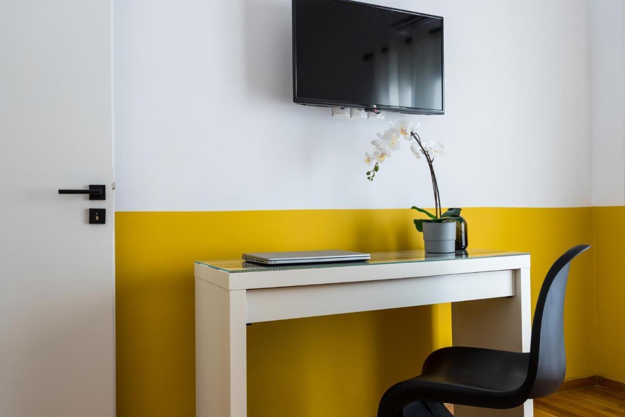 Urban Apartment *